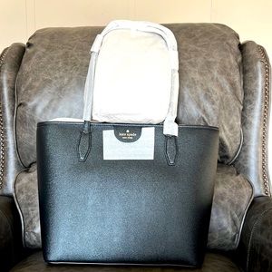 NWT Kate Spade Lori tote in Black!! Smoke and flaw free. Priced to sell.